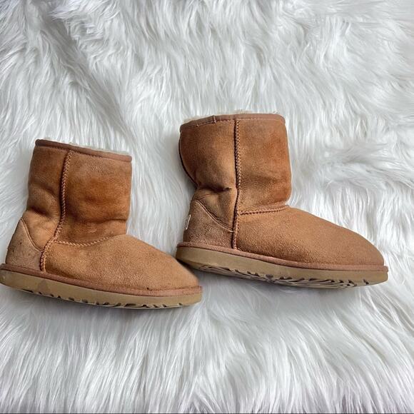UGG Australia Little Kid’s Classic  Short Chestnut Boot Sz 3 - Picture 4 of 16